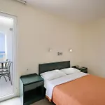 Evelyn 4* 헐소니소스
